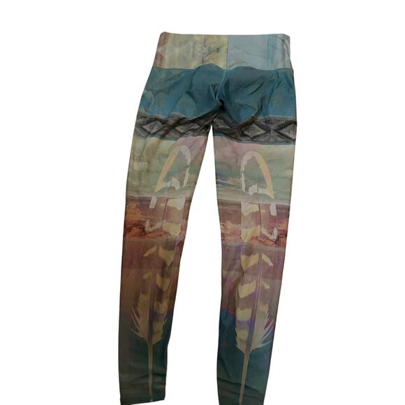 EUC Teeki feather pastel leggings yoga activewear sz S - Picture 7 of 7